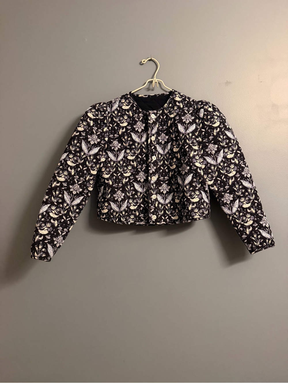 Quilted Floral Pattern Black Crop Jacket